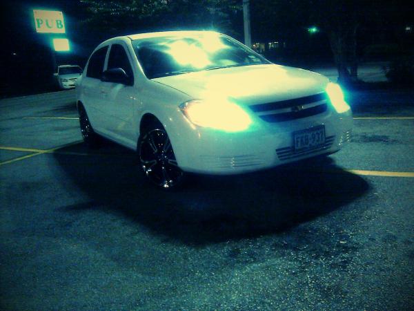 white color
 H.I.D's
18 inch rims
 two 10's in da trunk
tinted windows
